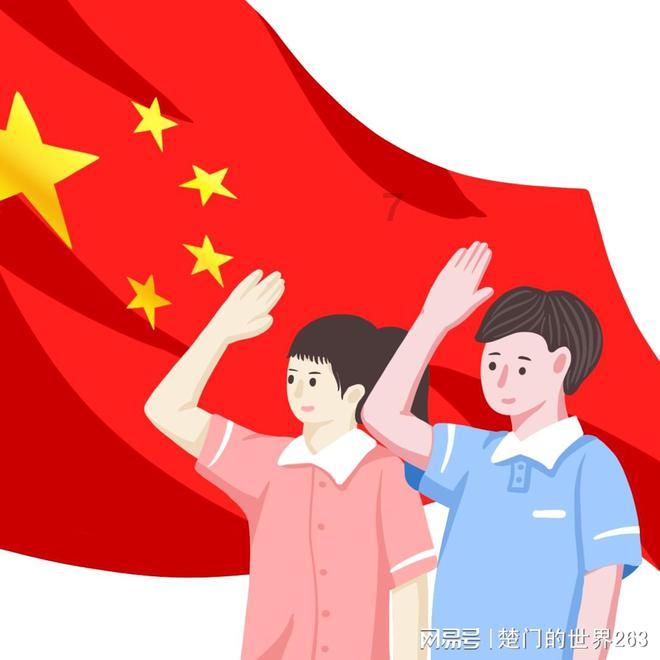 半挂车服务区内自燃 厨师长拎灭火器救火